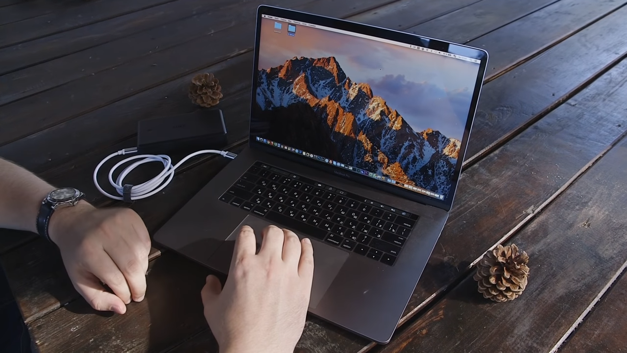 10 Best Power Bank For MacBook Pro 2023 - Battery Life